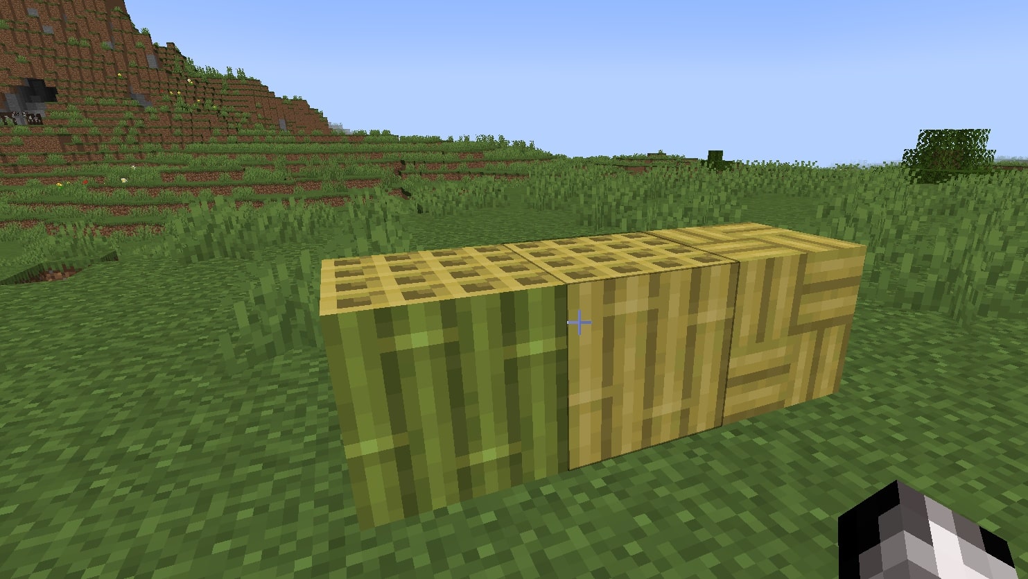 (От ляво на дясно: бамбуково блокче, бамбуково блокче с ивици, бамбукова мозайка.)